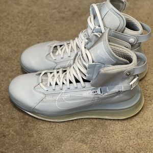 Men’s Nike Air Max 720 Satrn, Size 11.